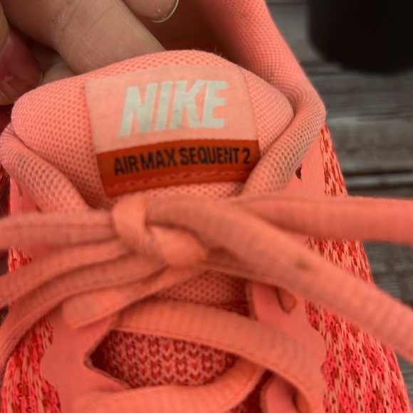 Nike Women's Bright Coral Athletic Shoes size Youth 5 Women’s 7 - Picture 7 of 9